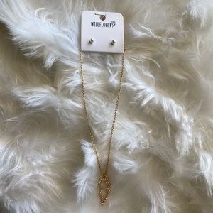 Pearl Lightening bolt necklace